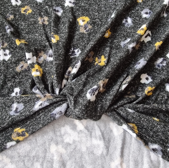 3/$40 Sale! Market & Spruce Soft and Cozy Front Knot Floral Top - Picture 8 of 8